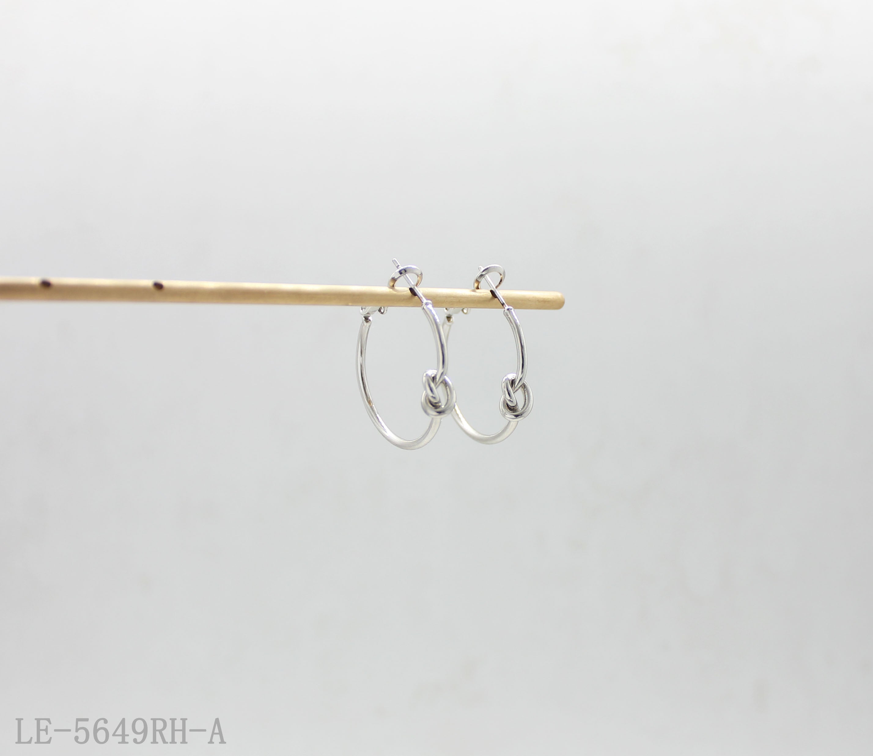 Delicate Knot Decor Thin Click Hoop Earrings | Solid Copper Base Imitation Rhodium Silver Plated Minimalist Small Loop Women Ear Hoops Factory Wholesale