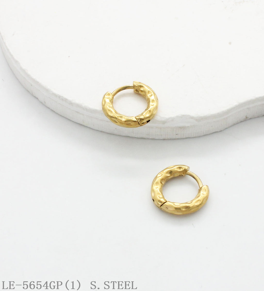 Irregular Crater Meteor Hammer Click Hoop Earrings | Solid Stainless Steel Vacuum Ion Gold Plated Organic Concave Grain Vintage Tiny Women Ear Hoops Factory Wholesale