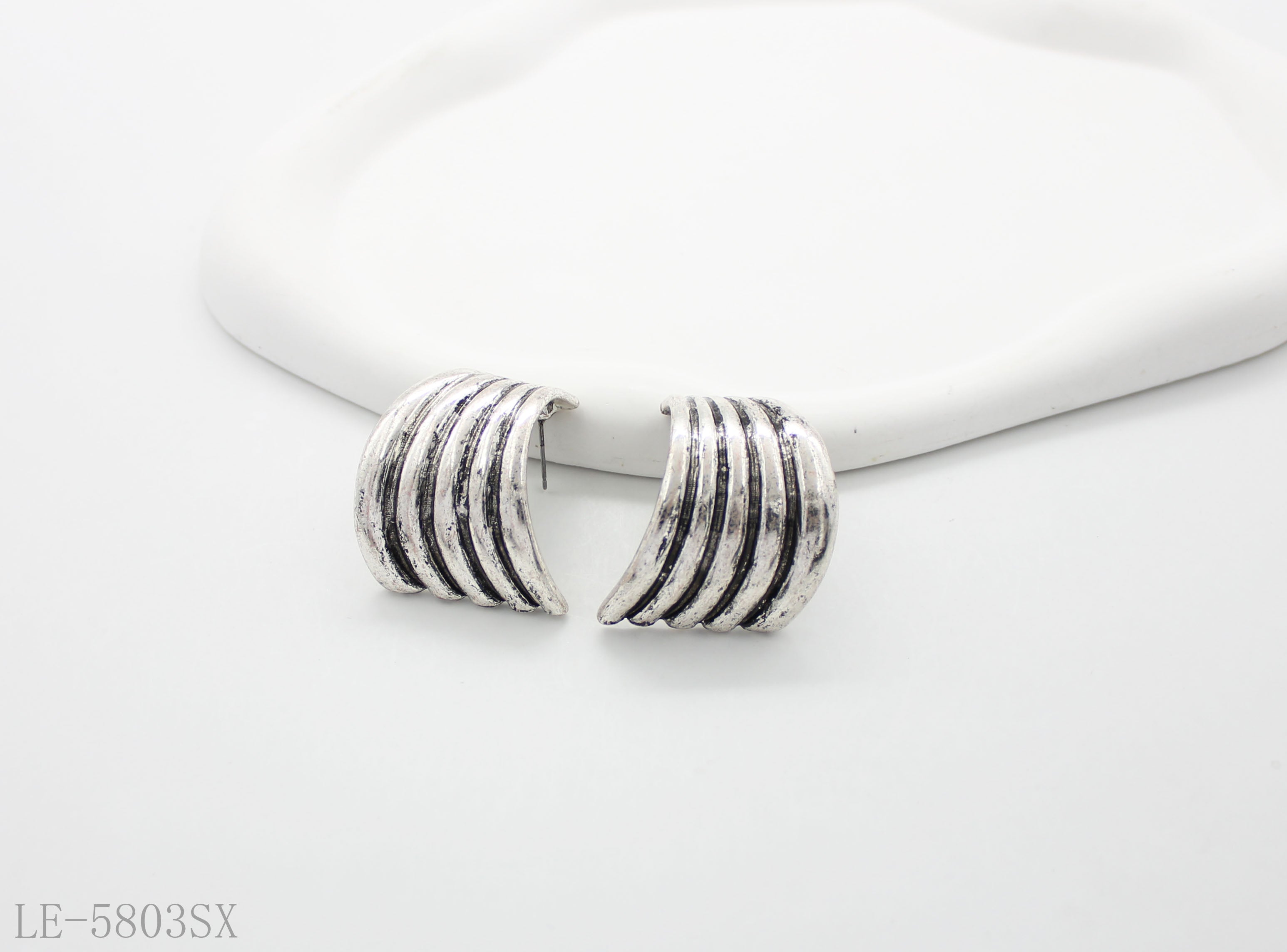 Multi Parallel Curved Rib C Shape Stud Earrings | Solid Zinc Alloy Antique Burnished Silver Plated Distressed Retro Textured Statement Women Ear Studs Factory Wholesale