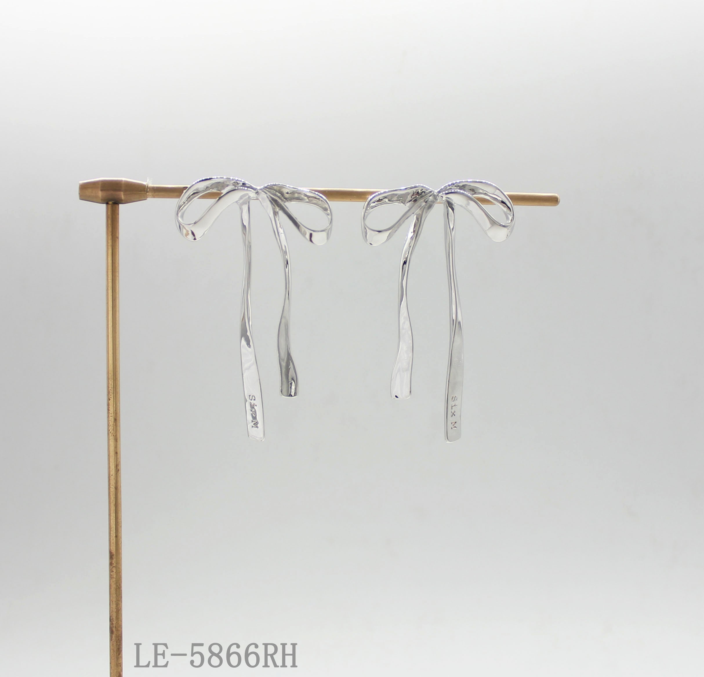 Hammered Ribbon Bow Zinc Alloy Rhodium Plated Drop Earrings with Engraved Details | Factory Direct Wholesale