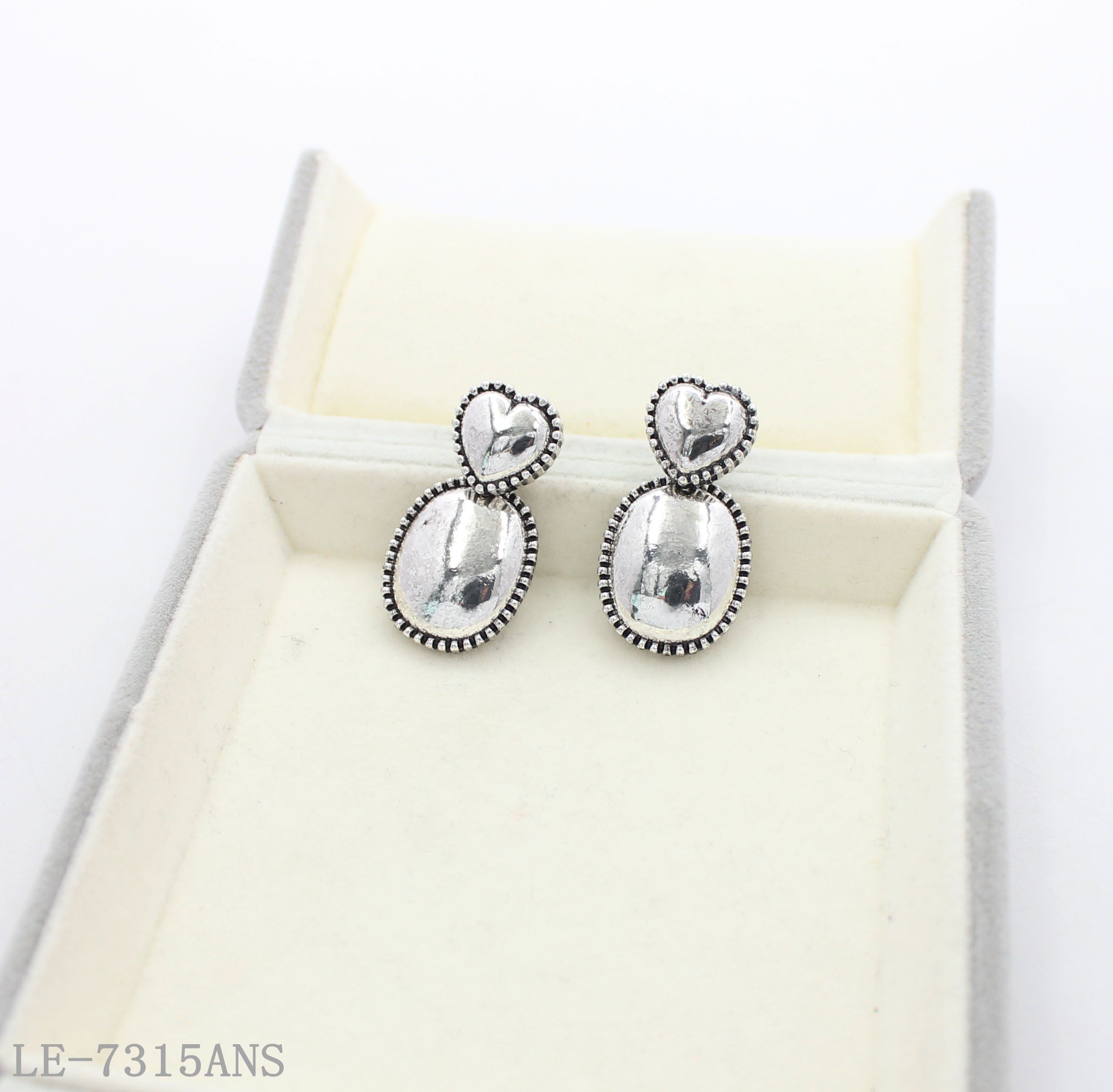 Antique Silver Oxidized Heart & Oval Hammered Zinc Alloy Drop Earrings with Beaded Edges | Factory Direct Wholesale