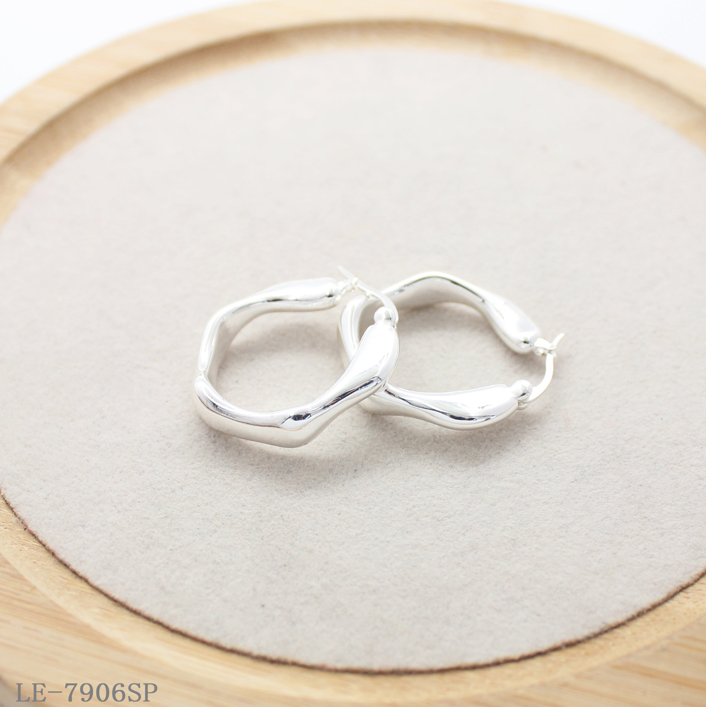 Copper Steel Needle Mini Hoop Earrings with 1–2 mils Platinum Plating for Women | OEM ODM Wholesale Fashion Jewelry Manufacturer