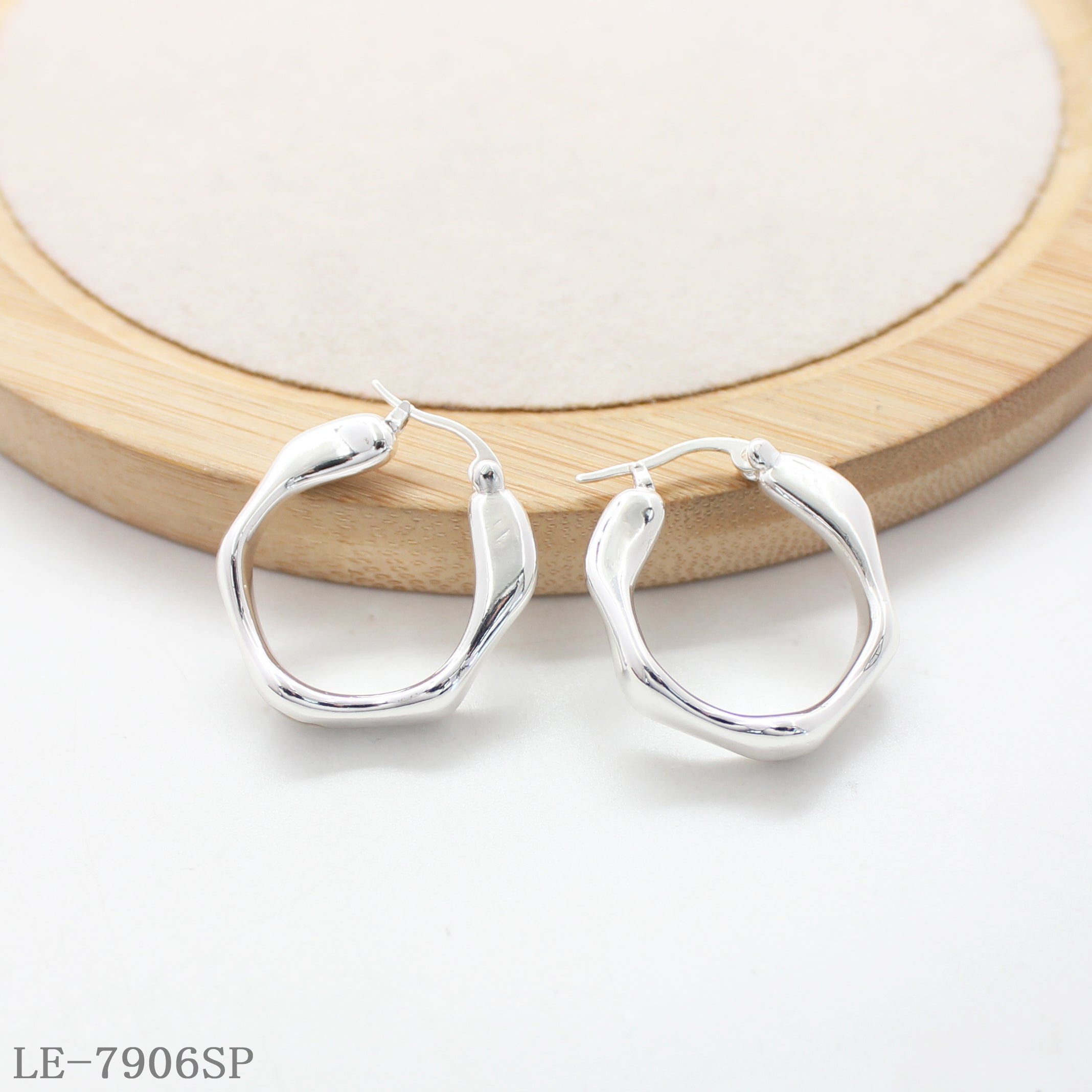 Copper Steel Needle Mini Hoop Earrings with 1–2 mils Platinum Plating for Women | OEM ODM Wholesale Fashion Jewelry Manufacturer