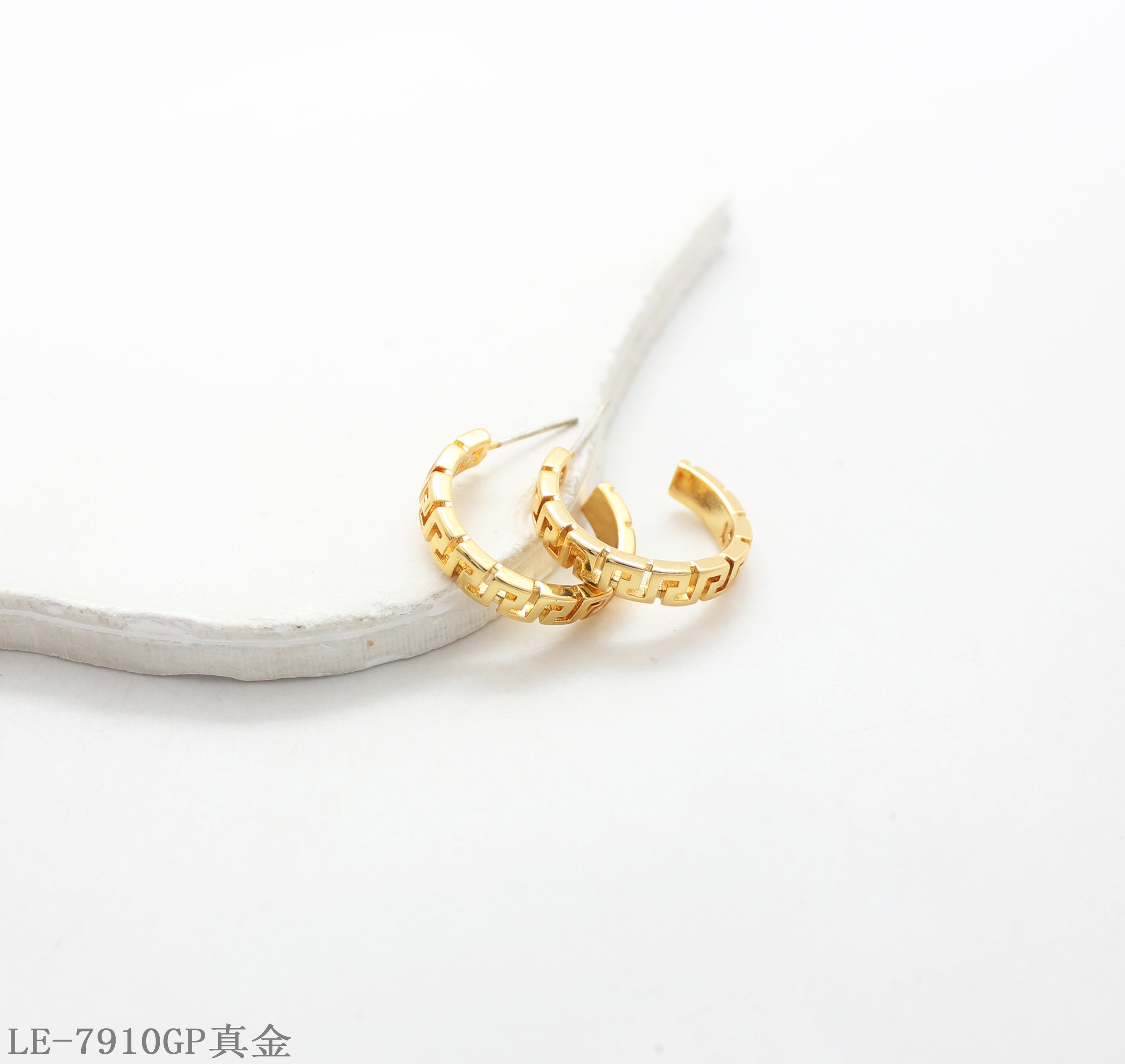 Copper 925 Silver Needle Mini Hoop Earrings with 1–2 mils Real Gold Plating for Women | OEM ODM Wholesale Fashion Jewelry Manufacturer