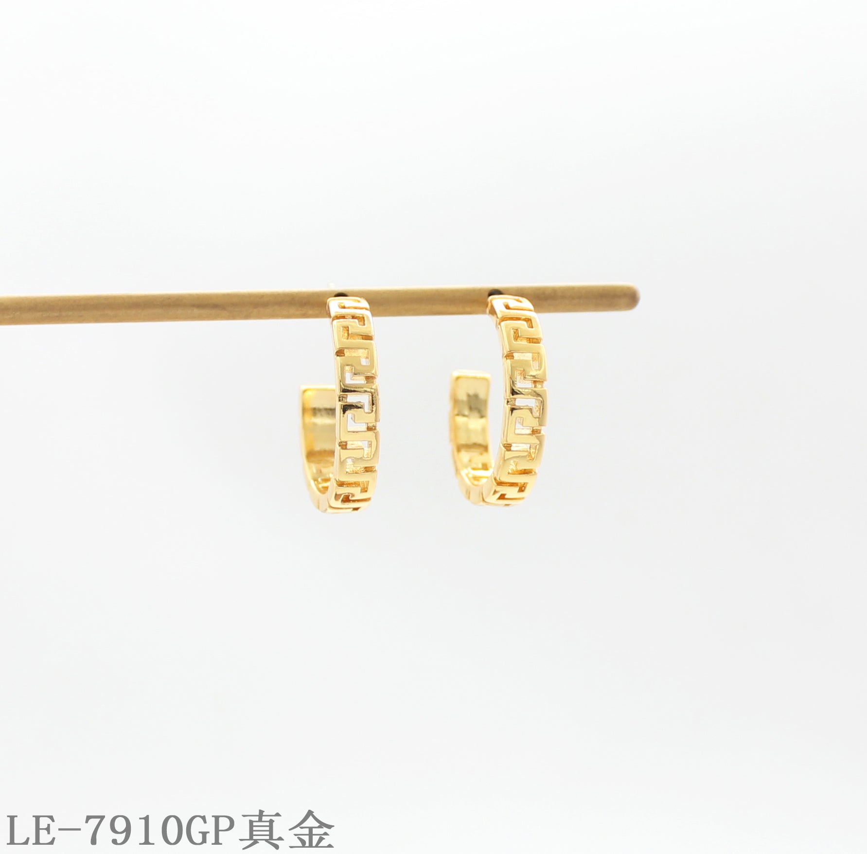 Copper 925 Silver Needle Mini Hoop Earrings with 1–2 mils Real Gold Plating for Women | OEM ODM Wholesale Fashion Jewelry Manufacturer