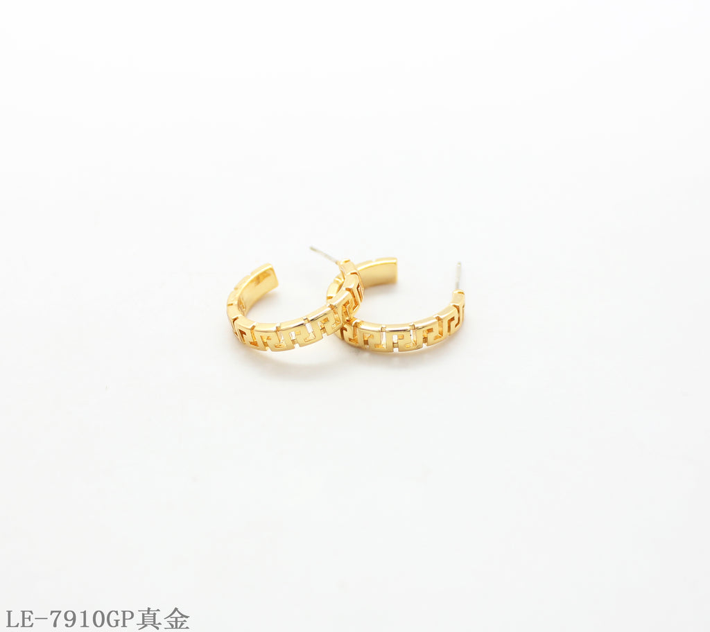 Copper 925 Silver Needle Mini Hoop Earrings with 1–2 mils Real Gold Plating for Women | OEM ODM Wholesale Fashion Jewelry Manufacturer