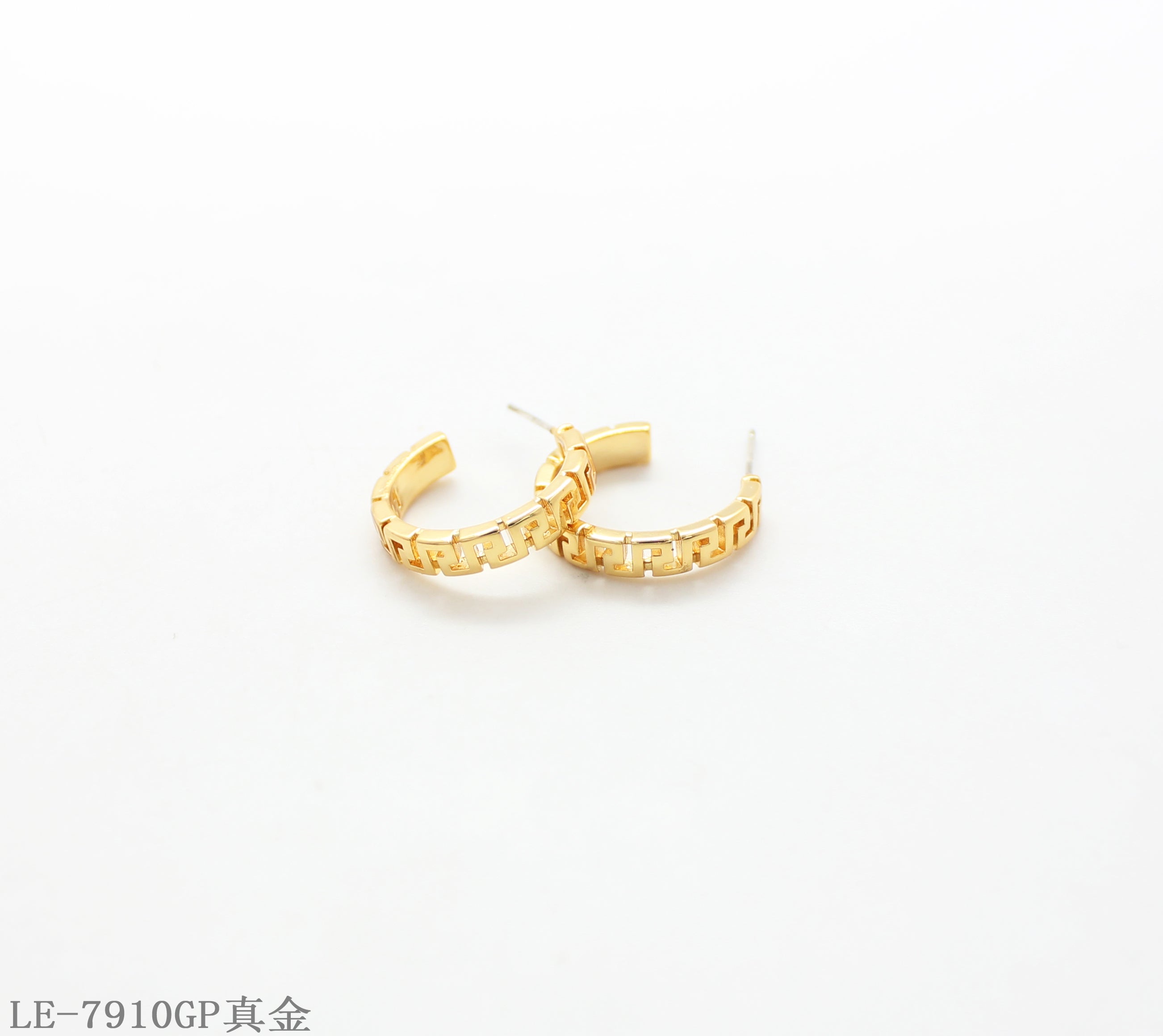 Copper 925 Silver Needle Mini Hoop Earrings with 1–2 mils Real Gold Plating for Women | OEM ODM Wholesale Fashion Jewelry Manufacturer