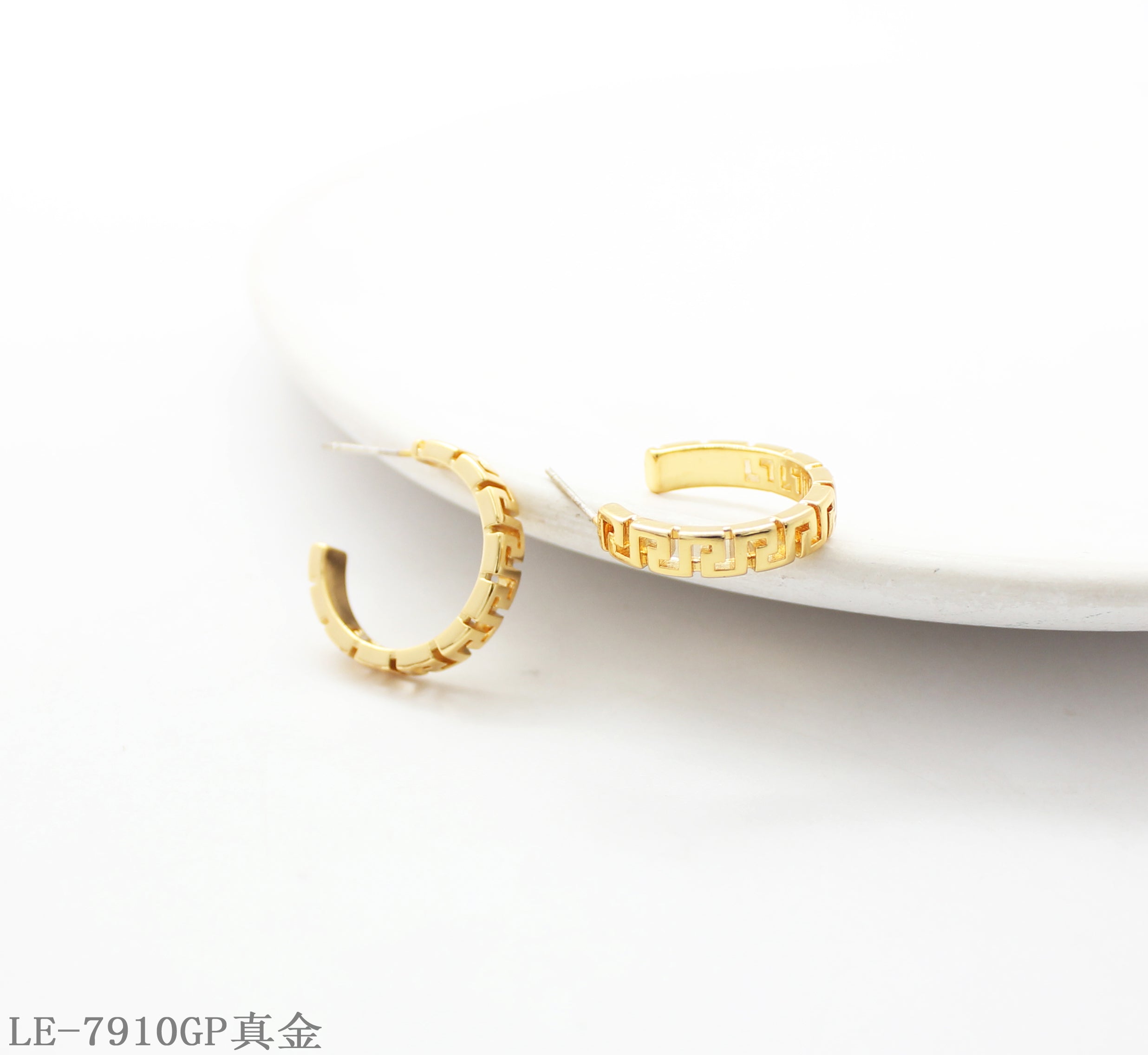 Copper 925 Silver Needle Mini Hoop Earrings with 1–2 mils Real Gold Plating for Women | OEM ODM Wholesale Fashion Jewelry Manufacturer