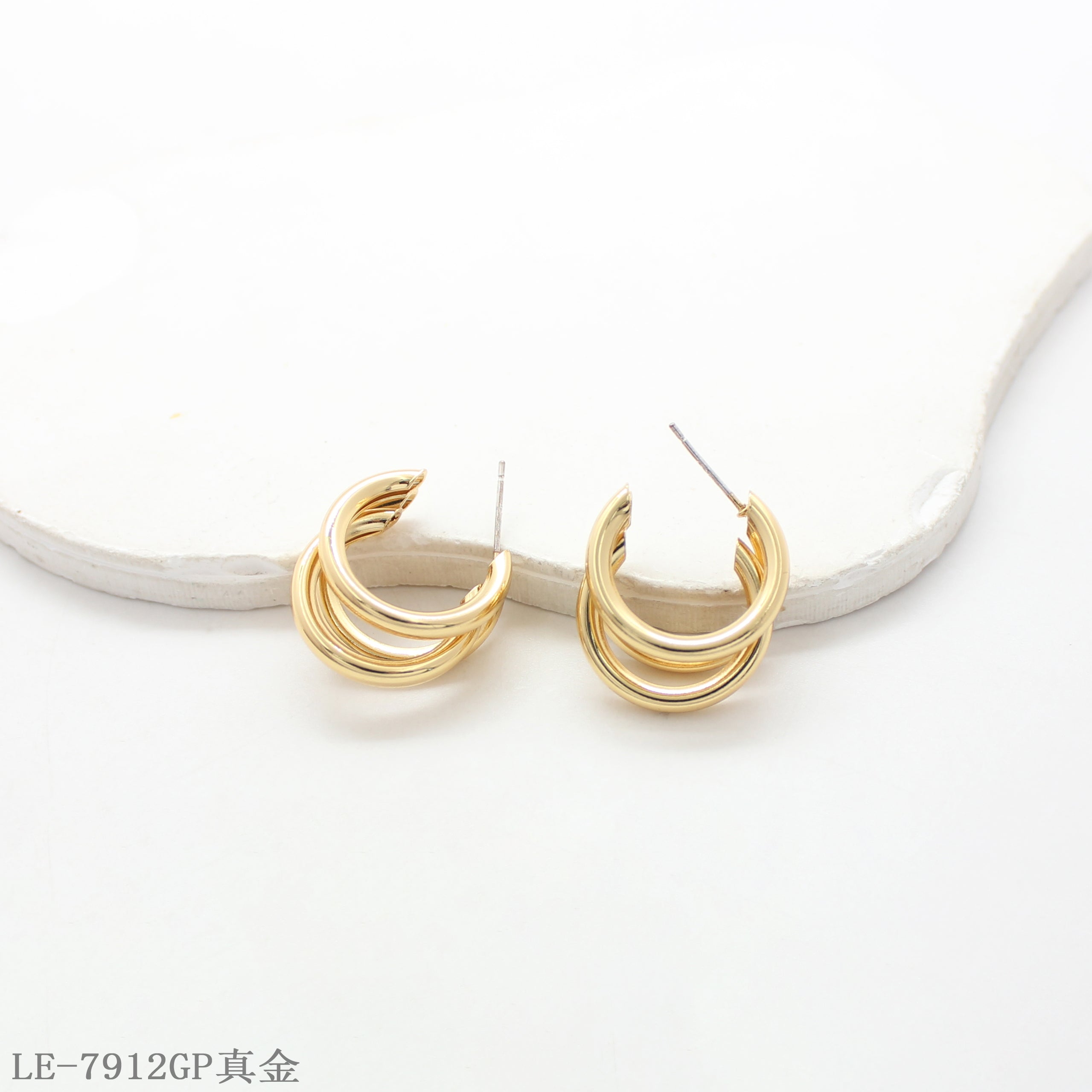 Copper Steel Needle Textured Petal Earrings with 1–2 mils Real Gold Plating for Women | OEM ODM Wholesale Fashion Jewelry Manufacturer