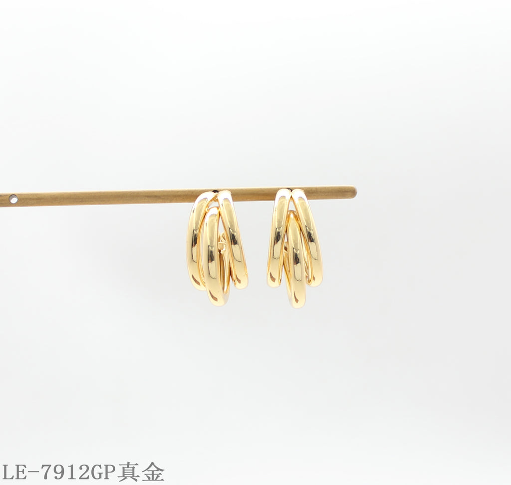 Copper Steel Needle Textured Petal Earrings with 1–2 mils Real Gold Plating for Women | OEM ODM Wholesale Fashion Jewelry Manufacturer