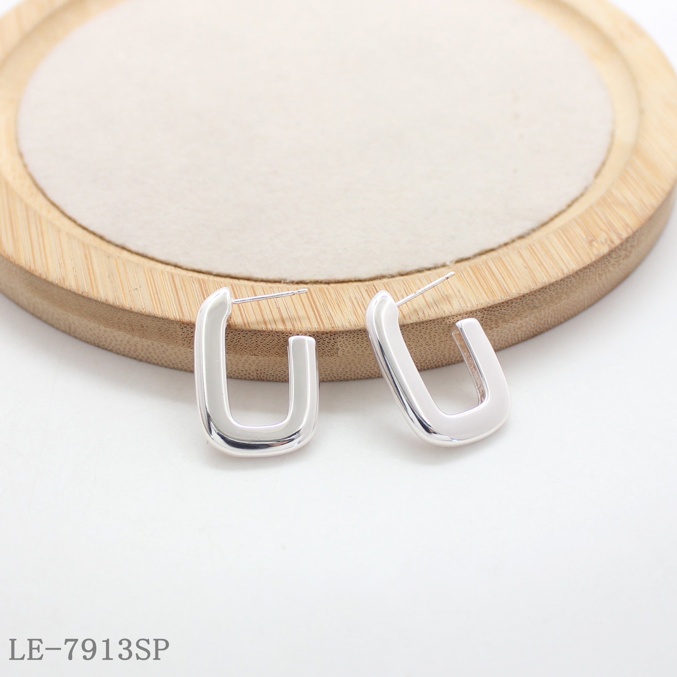 Copper 925 Silver Needle Minimalist U-Shape Earrings with 1–2 mils Silver Plating for Women | OEM ODM Wholesale Fashion Jewelry Manufacturer