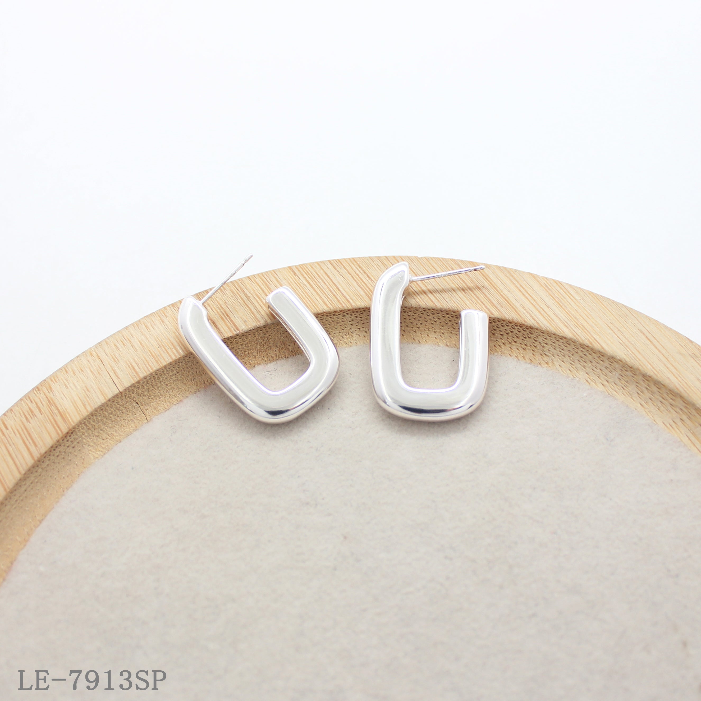 Copper 925 Silver Needle Minimalist U-Shape Earrings with 1–2 mils Silver Plating for Women | OEM ODM Wholesale Fashion Jewelry Manufacturer