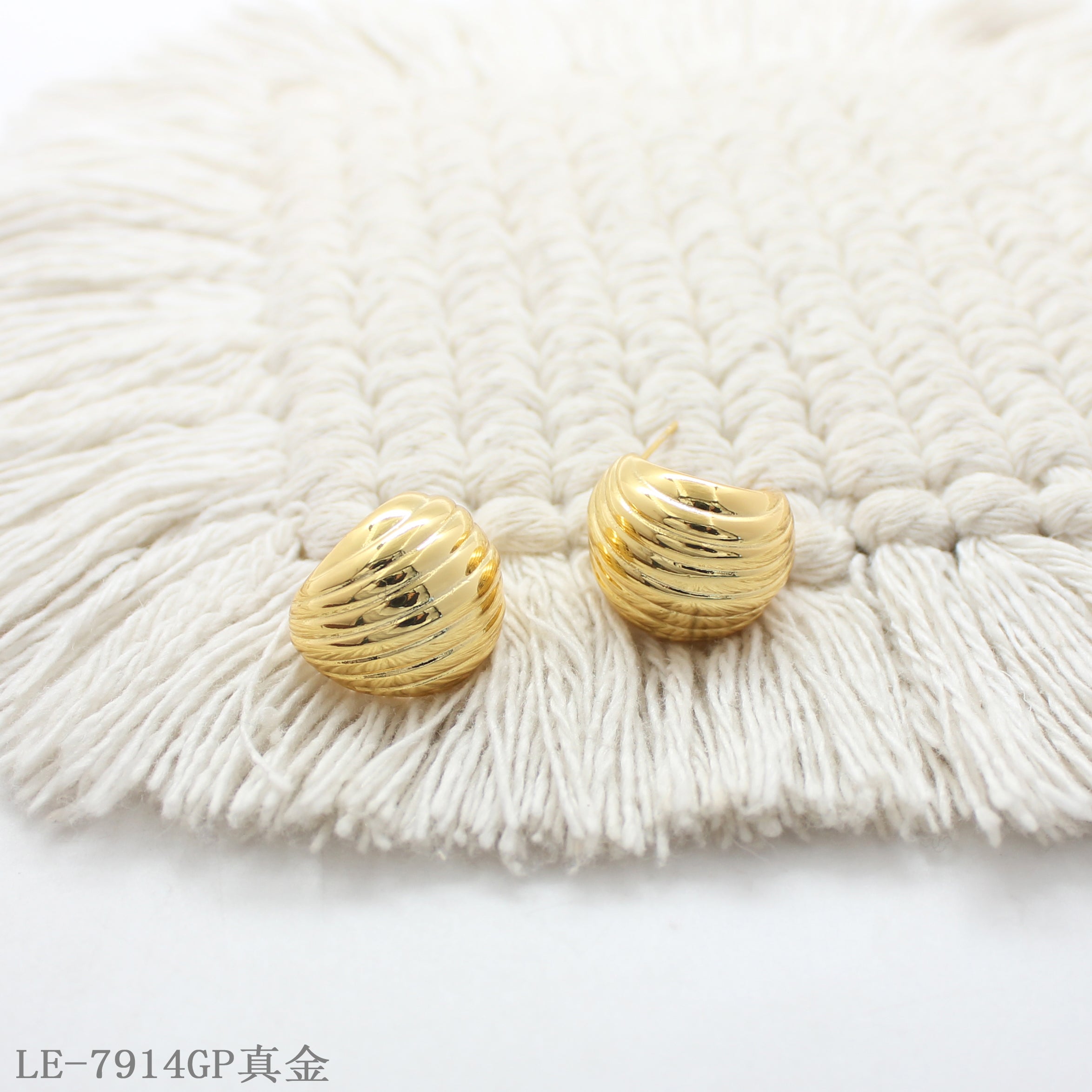 Copper 925 Silver Needle Textured Round Stud Earrings with 1–2 mils Real Gold Plating for Women | OEM ODM Wholesale Fashion Jewelry Manufacturer