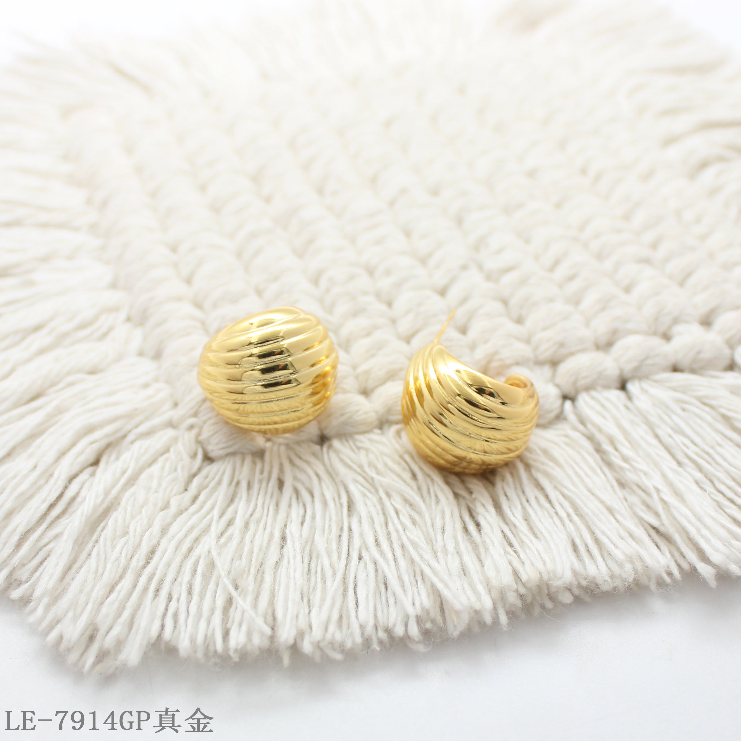 Copper 925 Silver Needle Textured Round Stud Earrings with 1–2 mils Real Gold Plating for Women | OEM ODM Wholesale Fashion Jewelry Manufacturer