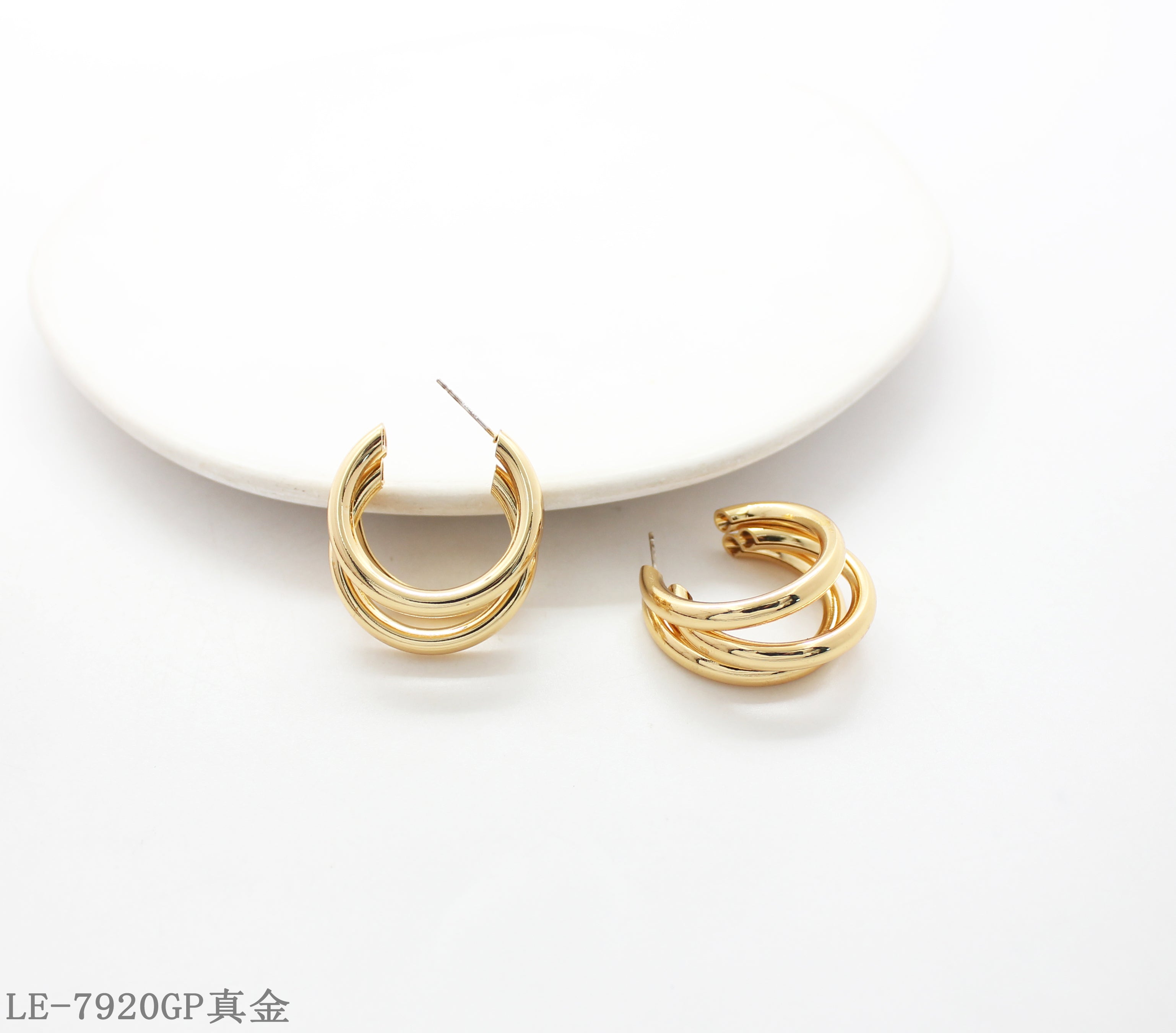 Iron Steel Needle Sculptural Leaf Drop Earrings with 1–2 mils Real Gold Plating for Women | OEM ODM Wholesale Fashion Jewelry Manufacturer