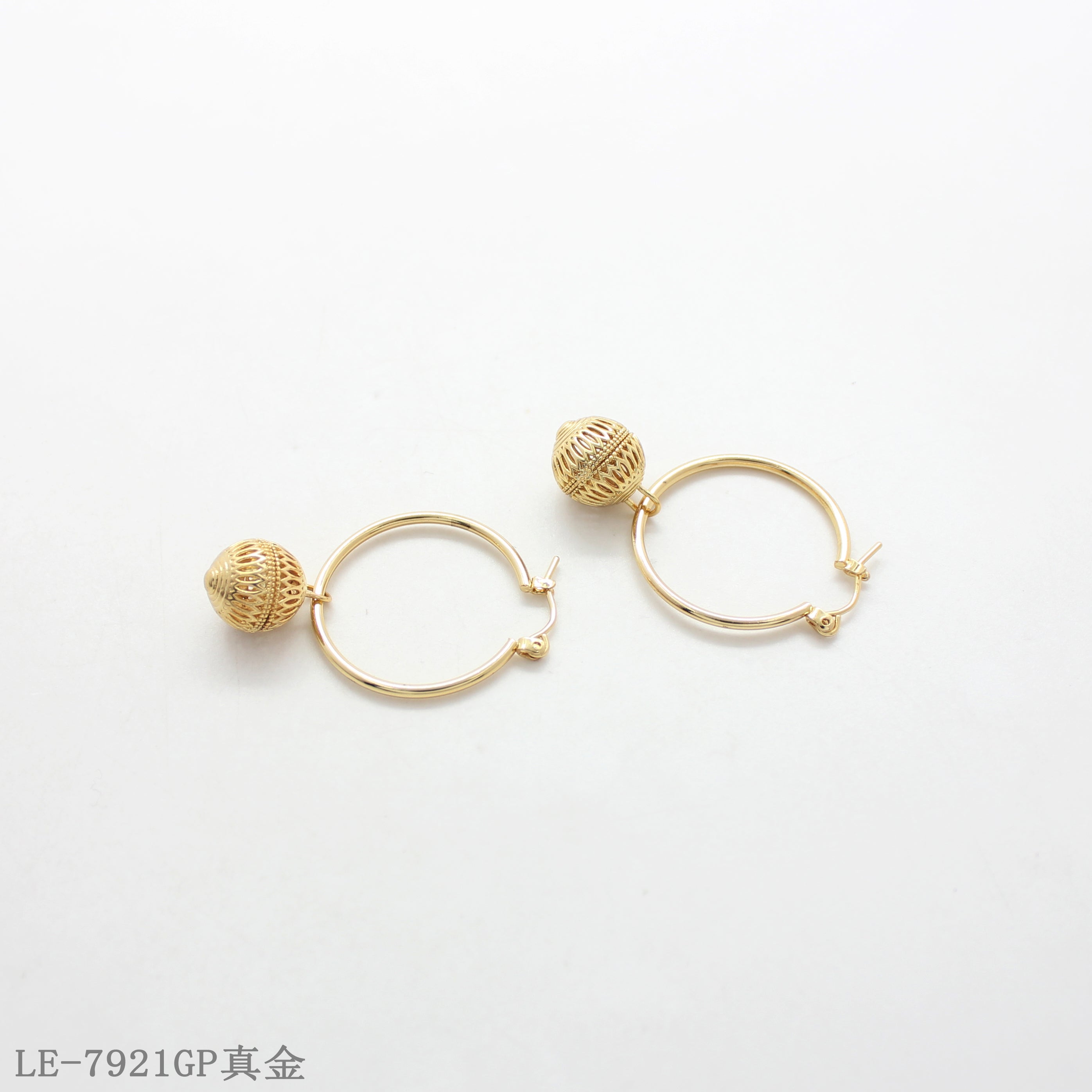 Iron Steel Needle Sculptural Leaf Drop Earrings with 1–2 mils Real Gold Plating for Women | OEM ODM Wholesale Fashion Jewelry Manufacturer