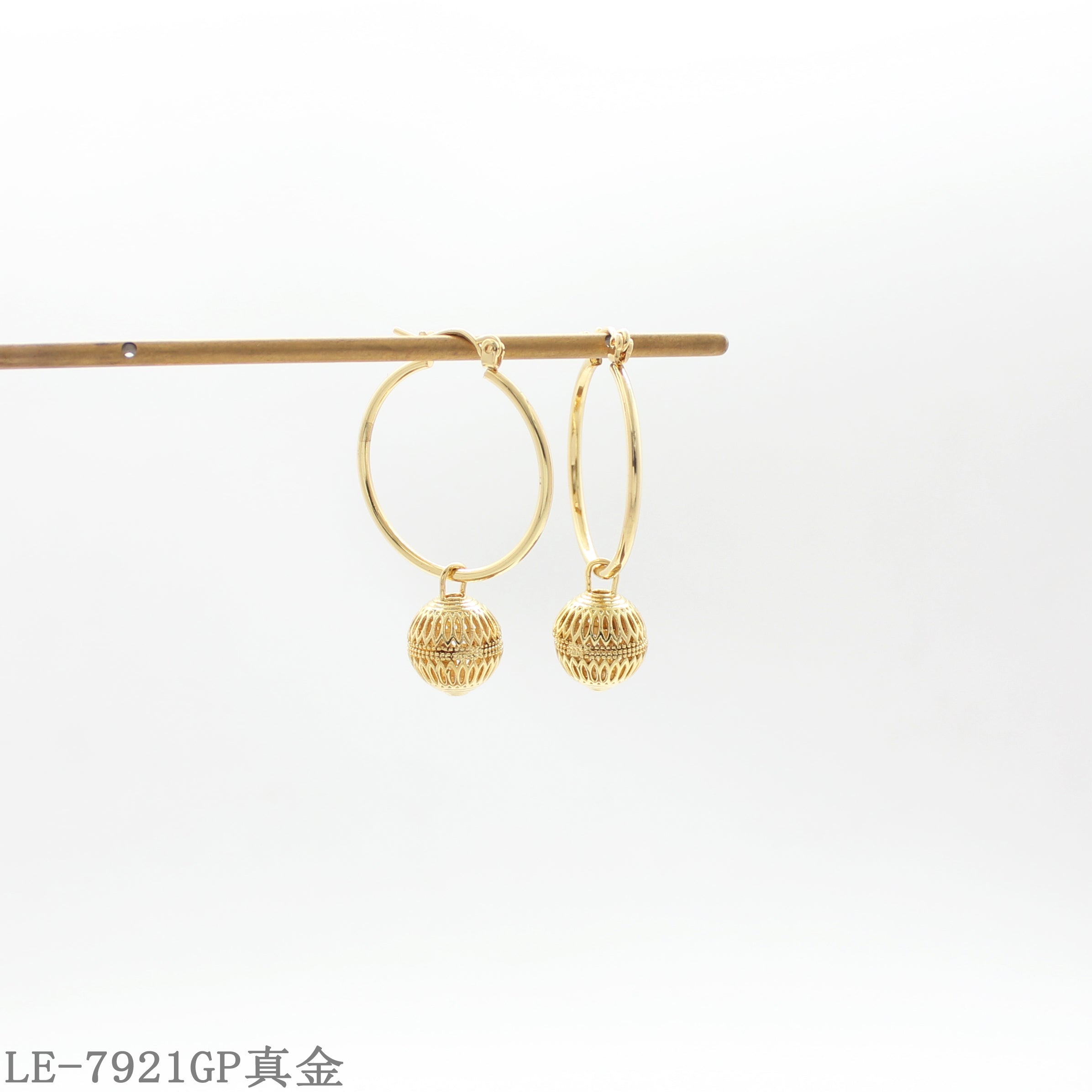 Iron Steel Needle Sculptural Leaf Drop Earrings with 1–2 mils Real Gold Plating for Women | OEM ODM Wholesale Fashion Jewelry Manufacturer