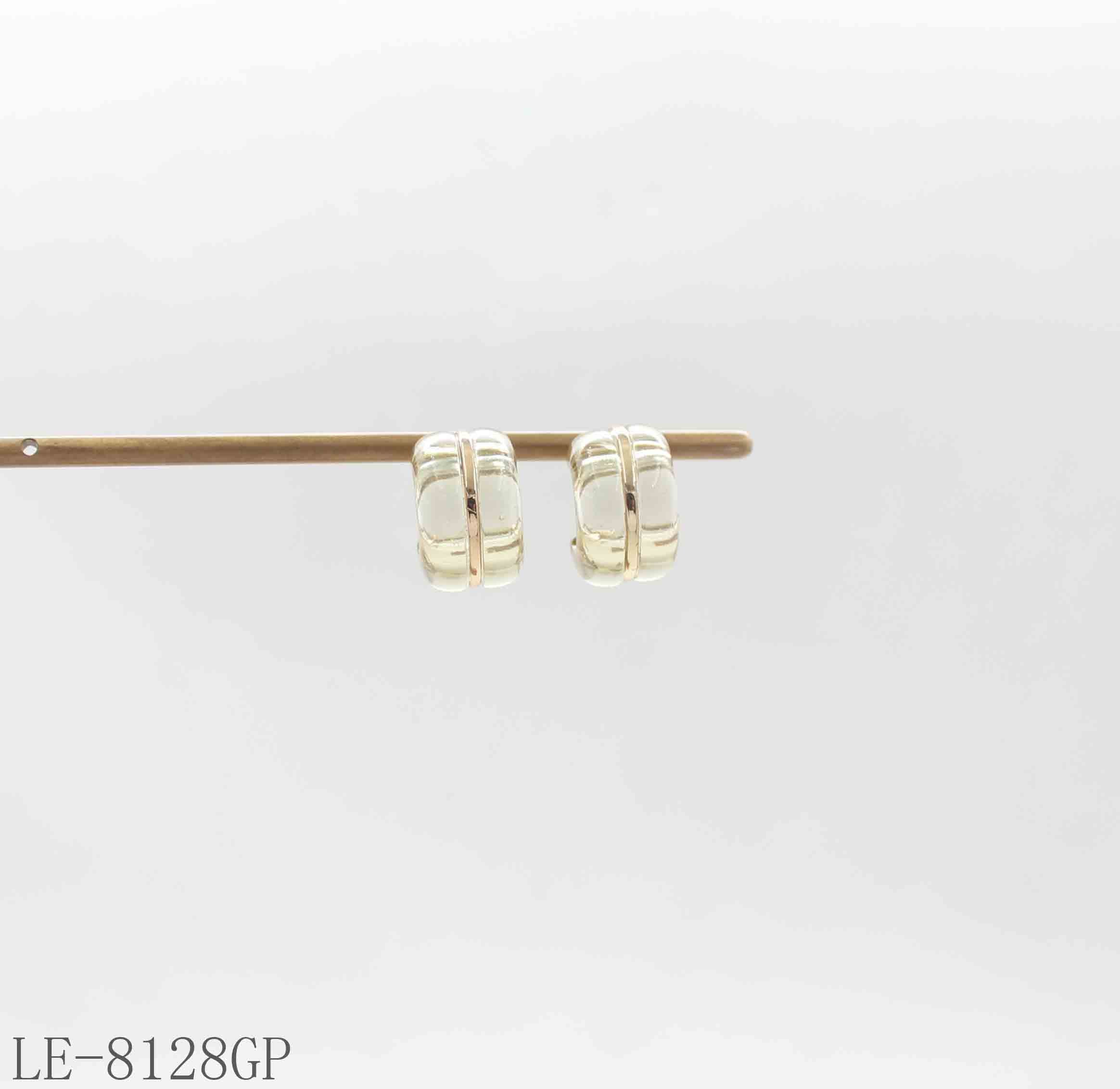 Striped Transparent Resin Inlaid C Huggie Earrings | Zinc Alloy Gold Plated Click Closure Women Minimal Small Stacking Daily Earrings Factory Wholesale
