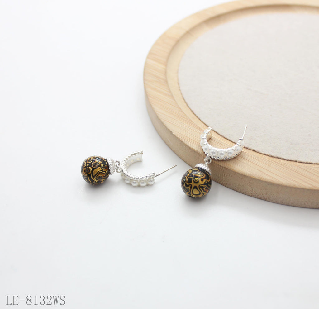 Twisted Faux Pearl Silver Plated Copper C Hoop Lacquer Glass Bead Dangle Earrings | Copper Base Silver Plated Women Oriental Vintage Niche Stacking Drop Earrings Factory Wholesale（副本）