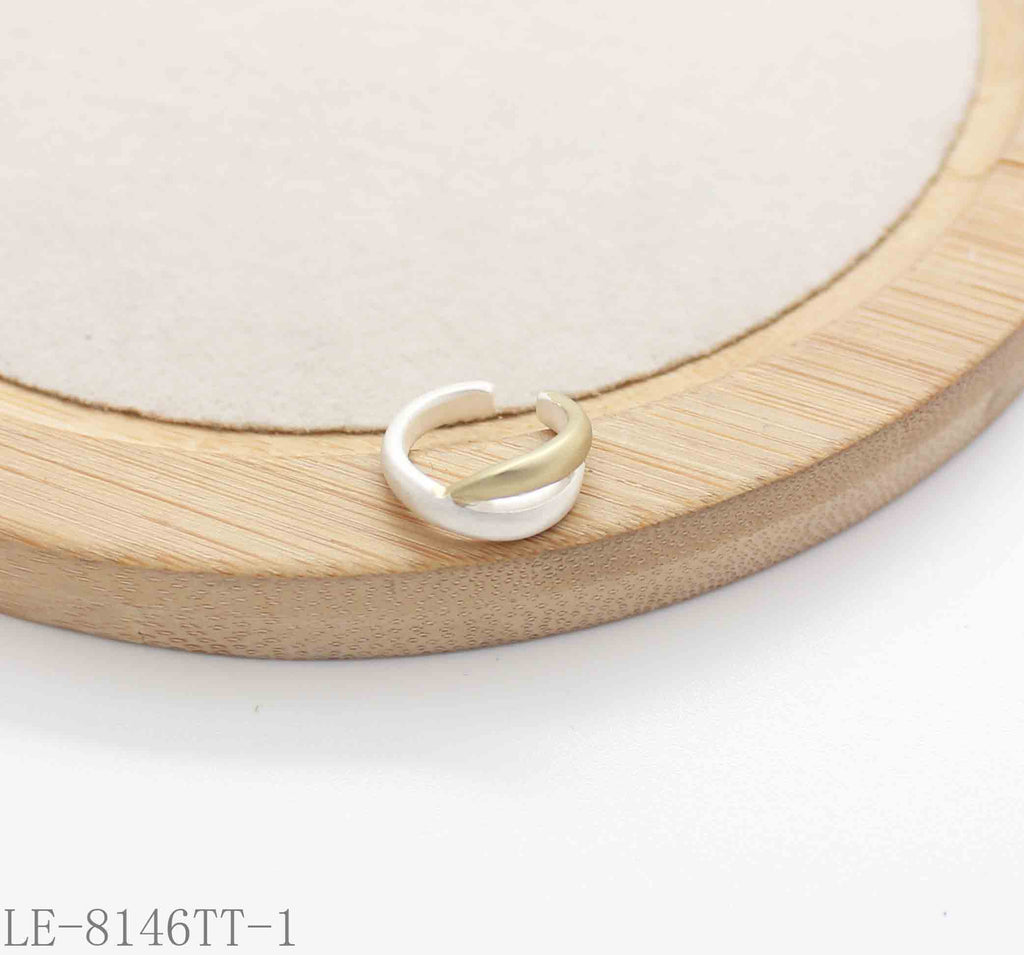 Two-Tone Split Plating Crescent Open Ear Cuff | Zinc Alloy Dual Gold Silver Plated No Piercing Women Minimal Stacking Clip On Ear Cuff Factory Wholesale