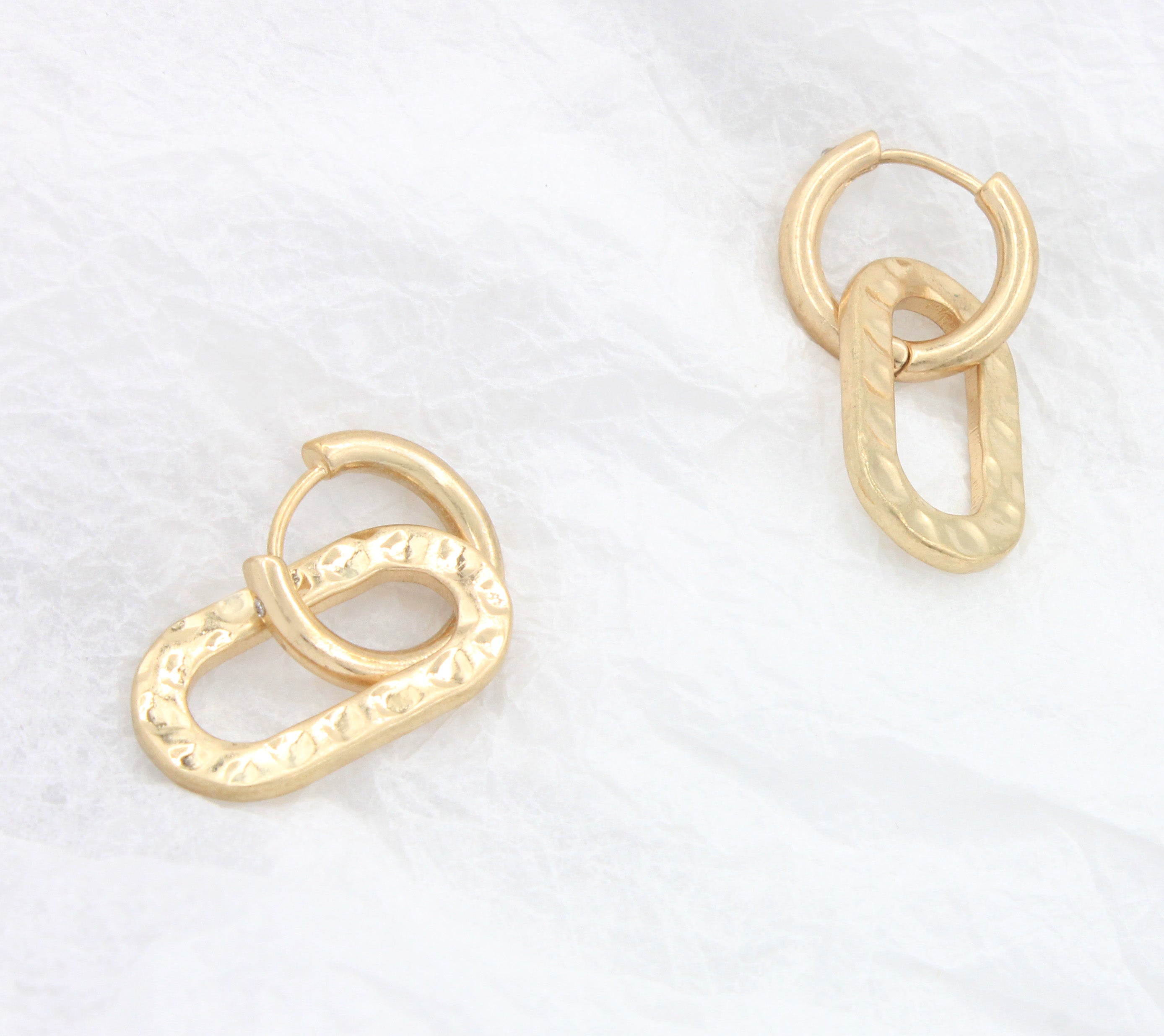 Interlocked Hammer Grain Oval Hoop Drop Earrings | Zinc Alloy Warm Gold Plated Click Closure Women Vintage Matching Series Dangle Earrings Factory Wholesale