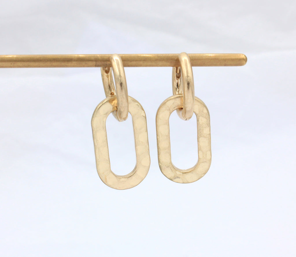 Interlocked Hammer Grain Oval Hoop Drop Earrings | Zinc Alloy Warm Gold Plated Click Closure Women Vintage Matching Series Dangle Earrings Factory Wholesale
