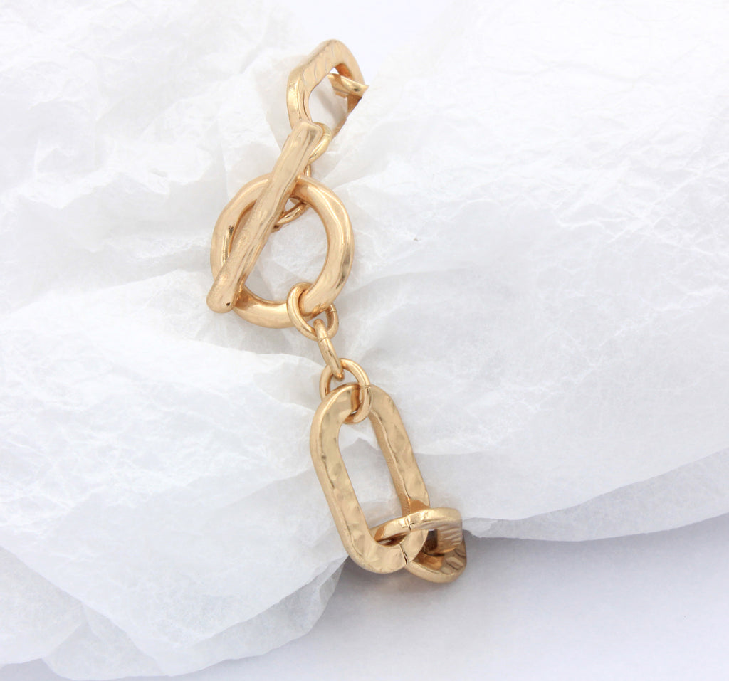 Hammer Textured Chunky Oval Link Toggle OT Clasp Bracelet | Zinc Alloy Warm Gold Plated Unisex Heavy Statement Stacking Wrist Chain Factory Wholesale