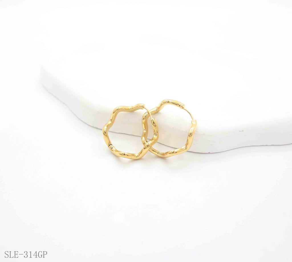 Contemporary Fluid Wavy Twisted C‑Hoop Vacuum Gold Plated Stainless Steel Minimalist Earrings | Factory Direct Wholesale