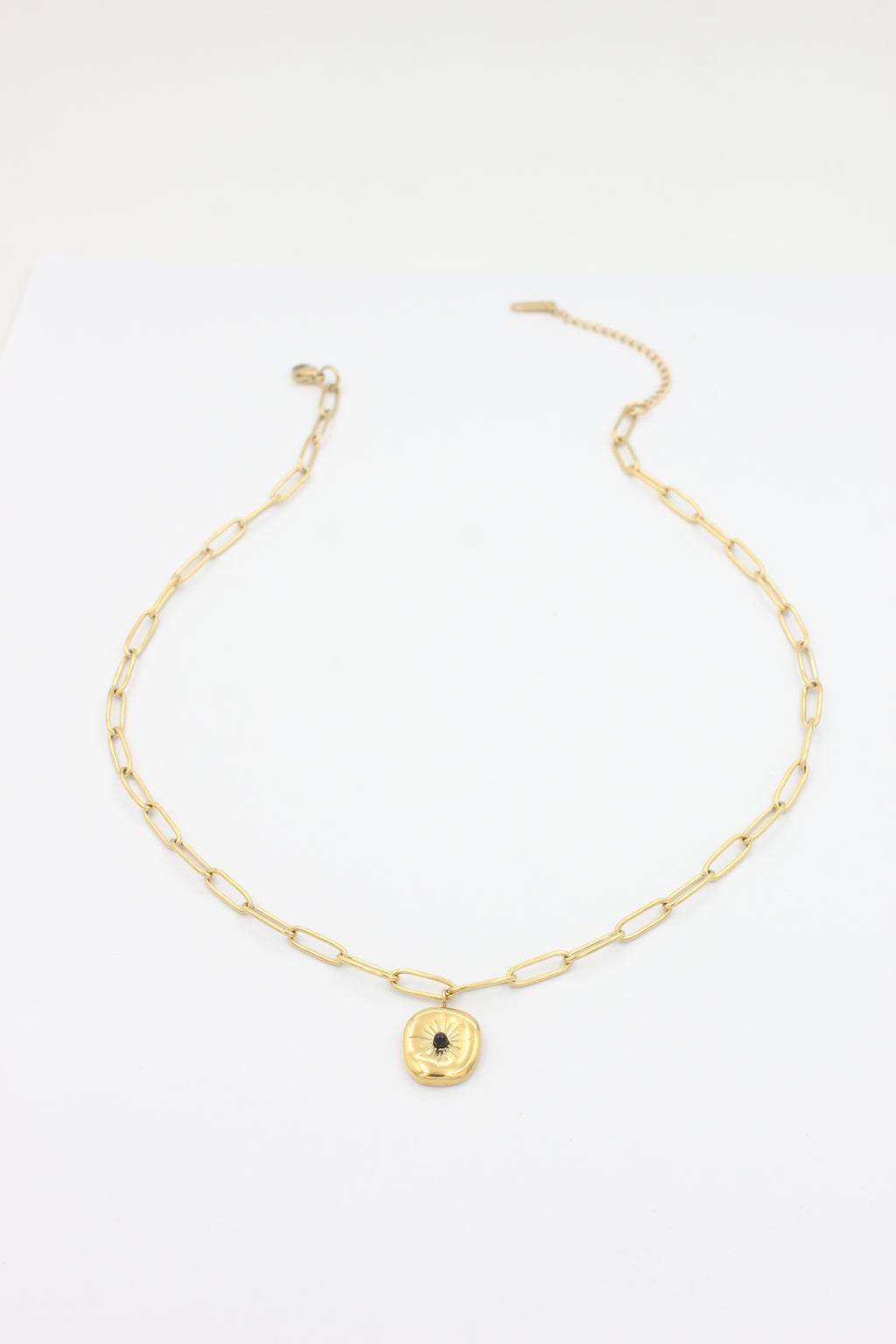 Uniform Equal‑Size Paperclip Chain Sun‑Ray Textured Black‑Crystal Inset Irregular Disc Stainless Steel Necklace | Factory Direct Wholesale